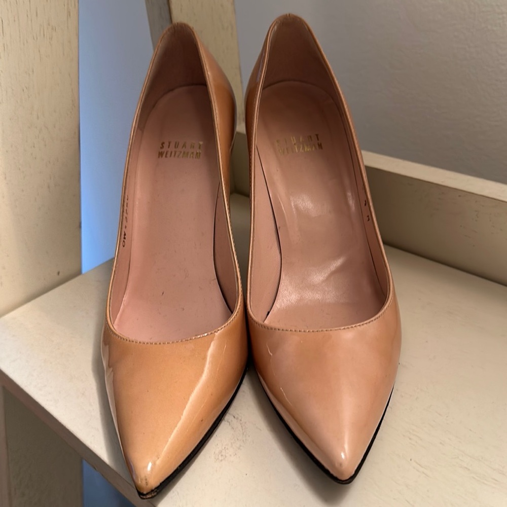 Stuart Weitzman beige patent pumps